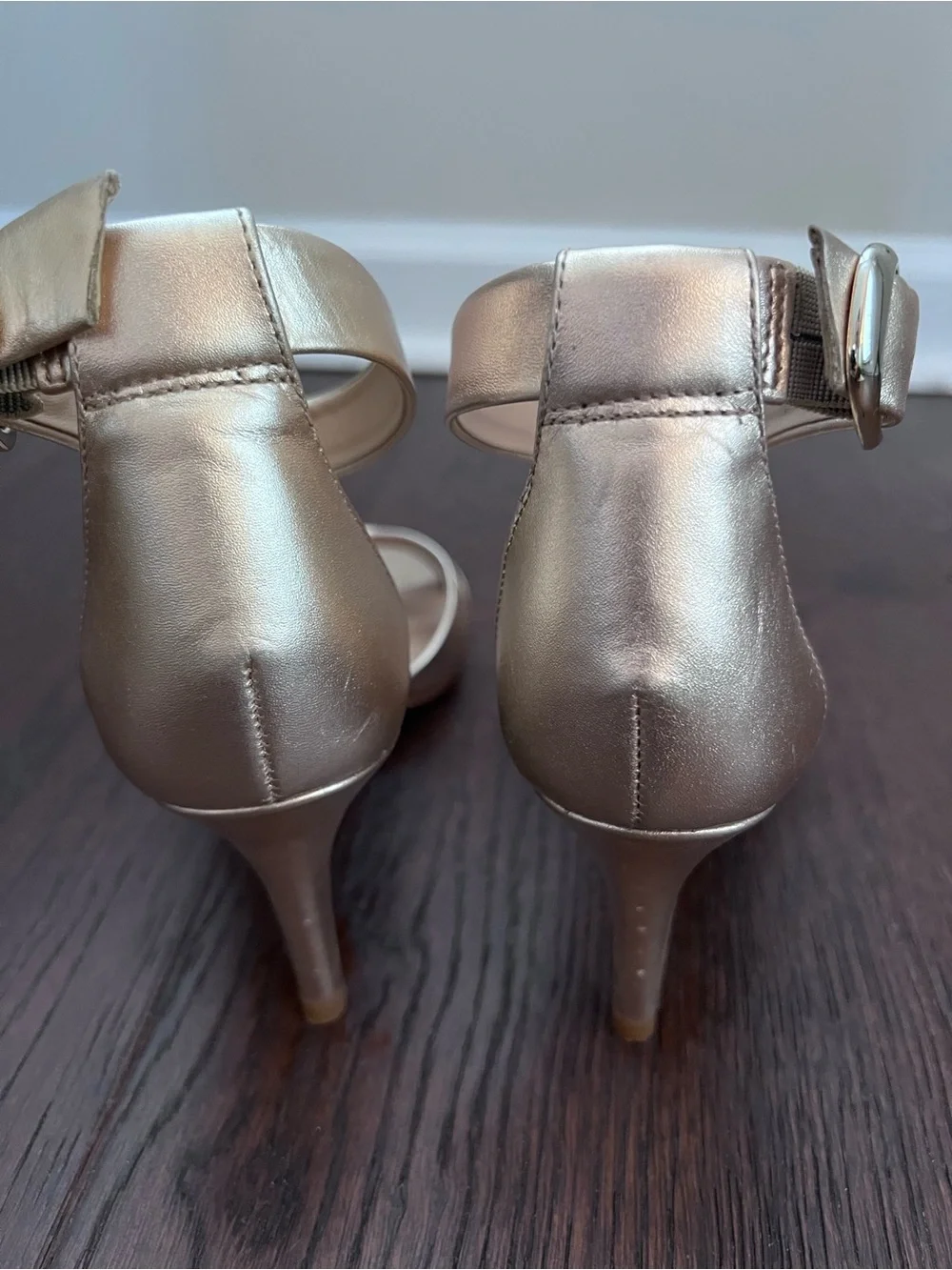 Antonio Melani Champagne Gold Criss Cross Toe Heels Size 6.5